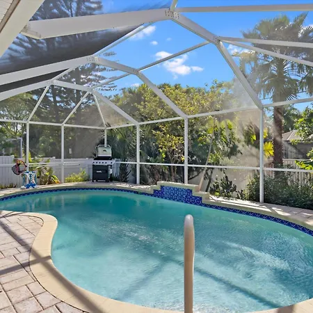 Fenced Modern Home With Electric-Heated Pool - Great For Families! - Villa Avery